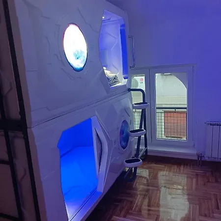 Panda Victor Space Capsule Hostel-neo Nomad Belgrado