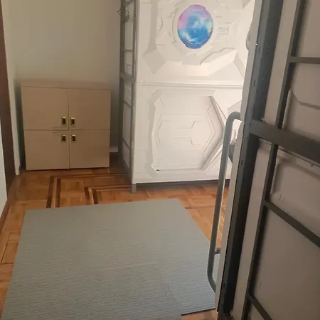 Panda Victor Space Capsule Hostel-neo Nomad